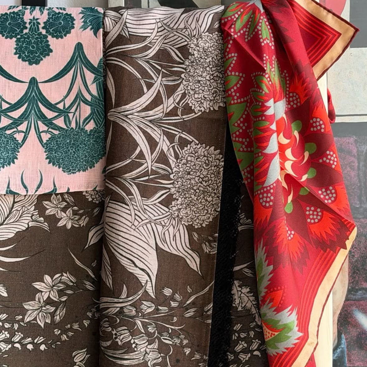 "Country Garden" Linen Tablecoth - UMBER