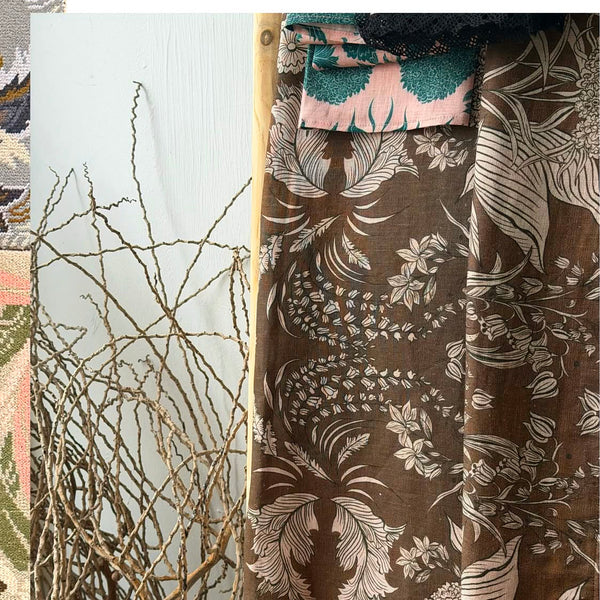 "Country Garden" Linen Tablecoth - UMBER