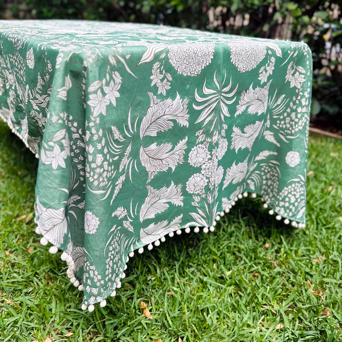 "Country Garden" Linen Tablecloth with crotched trim - EMERALD