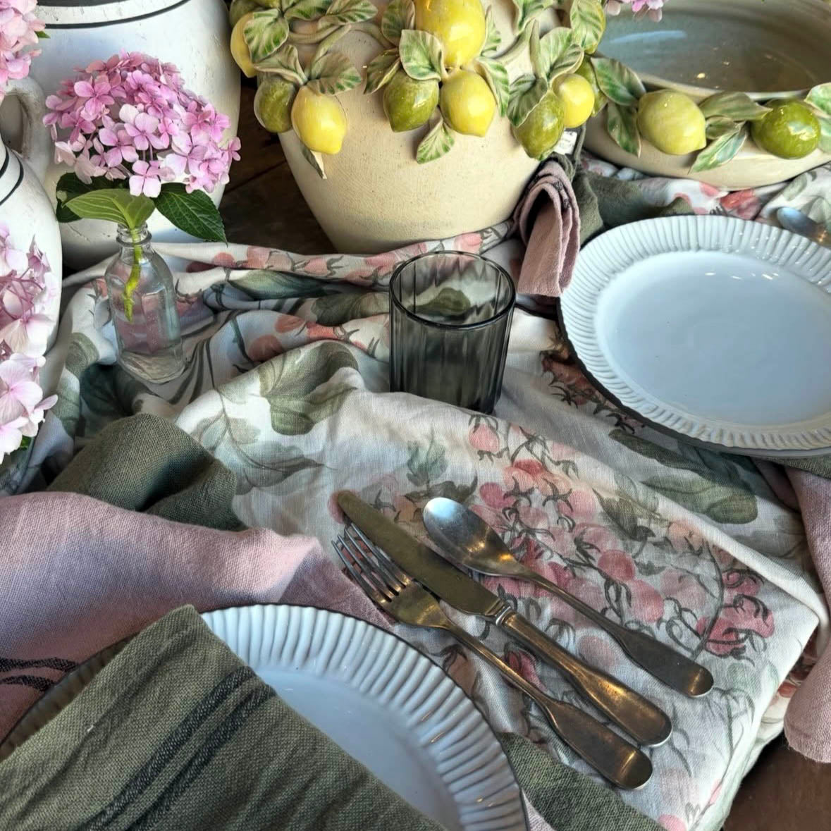 "Tomato Vine" Linen Tablecoth - CREAM
