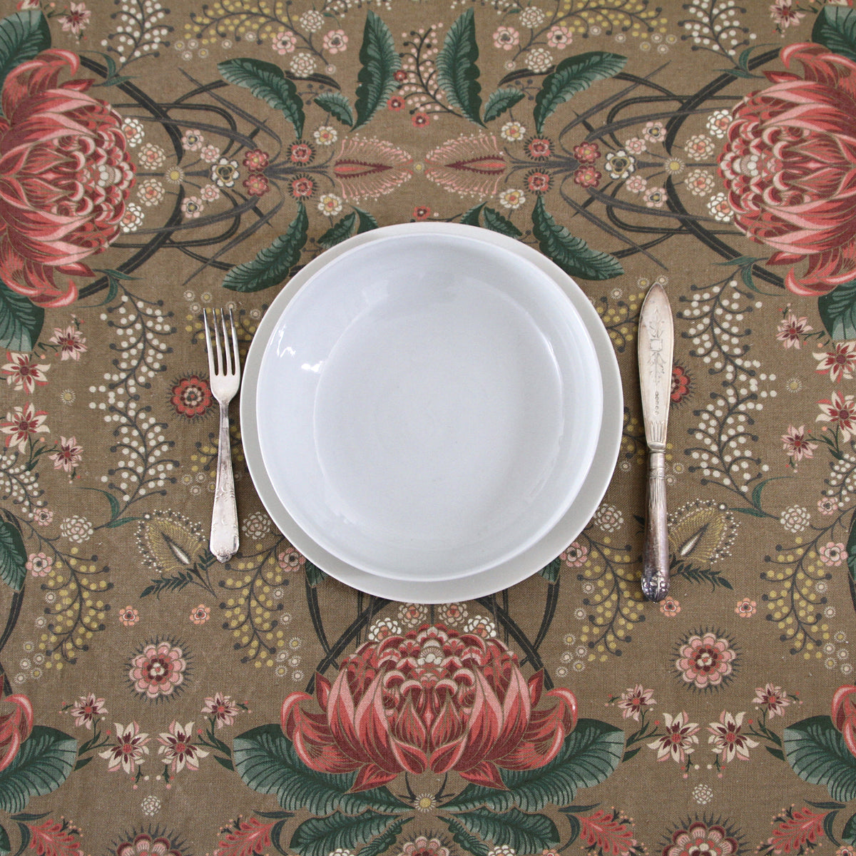 "Bush Bouquet" Linen Tablecloth - Gold