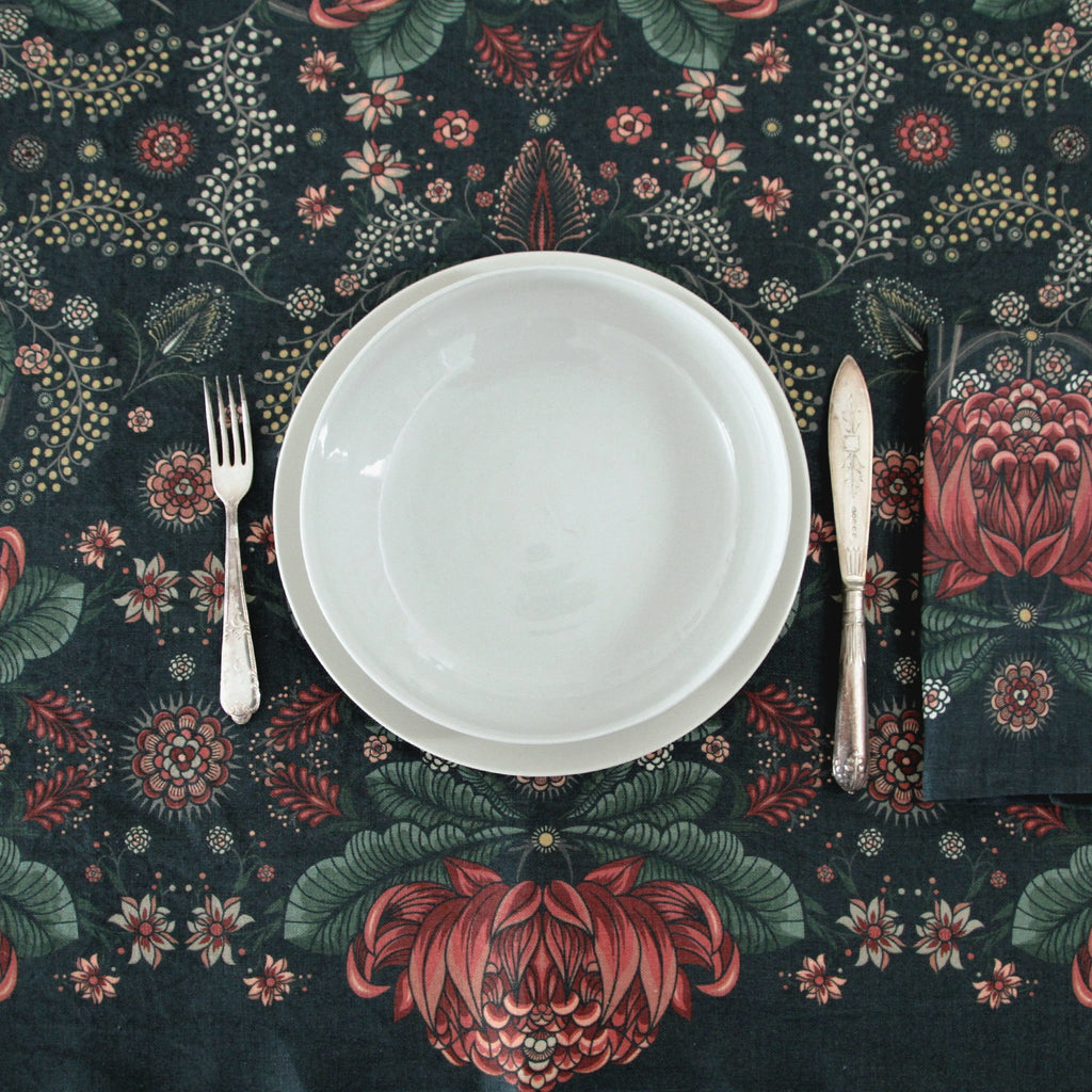 "Bush Bouquet" Linen Tablecloth - Navy