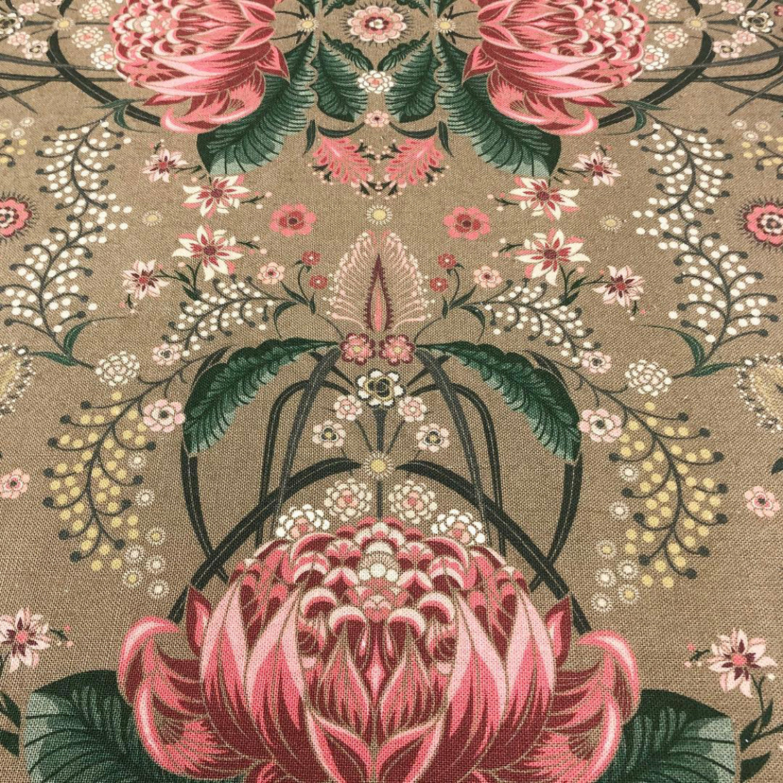 "Bush Bouquet" Linen Tablecloth - Gold