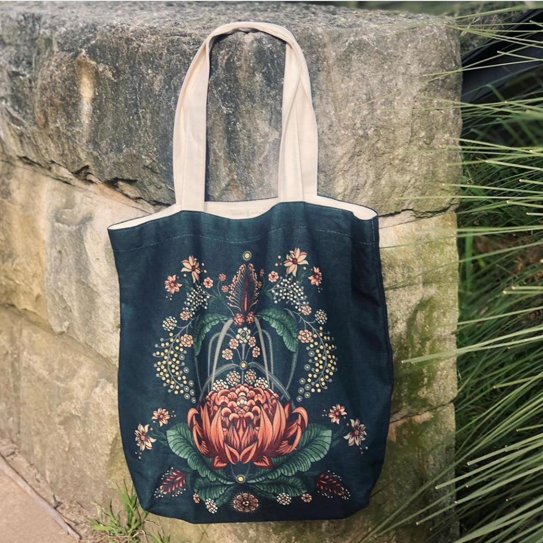 "Bush Bouquet" Belgian Linen Shopping Bag - Navy